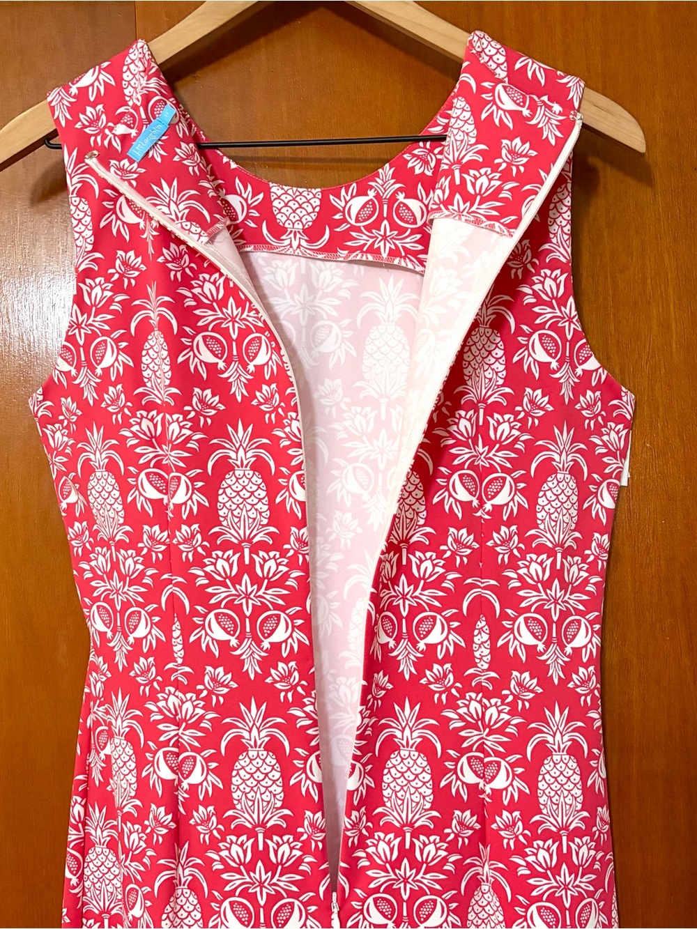 J. McLaughlin Sleeveless Dress Catalina Cloth
Red Pineapple Print Sheath - Picture 8 of 11